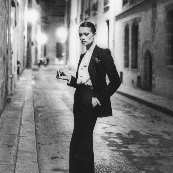 Meet your Posher, Gloria - Picture 1 of 2